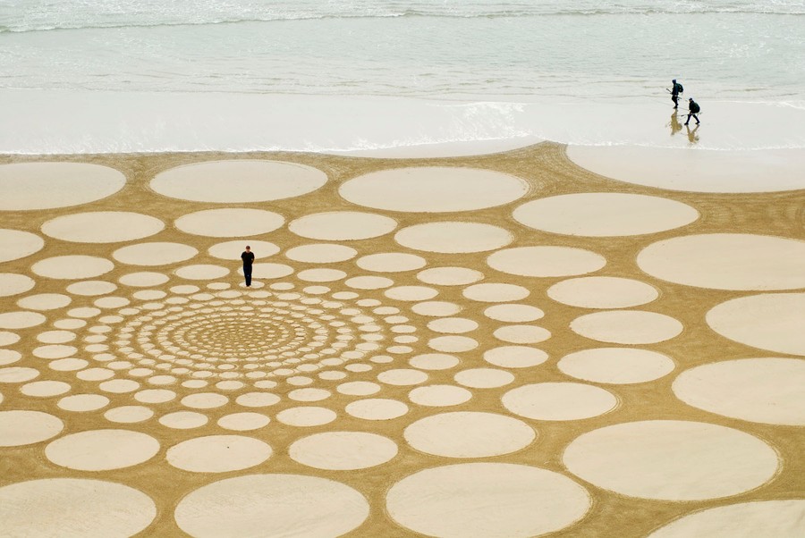 Jim Denevan, zdroj: https://frameweb.com/article/sand-drawings-by-jim-denevan